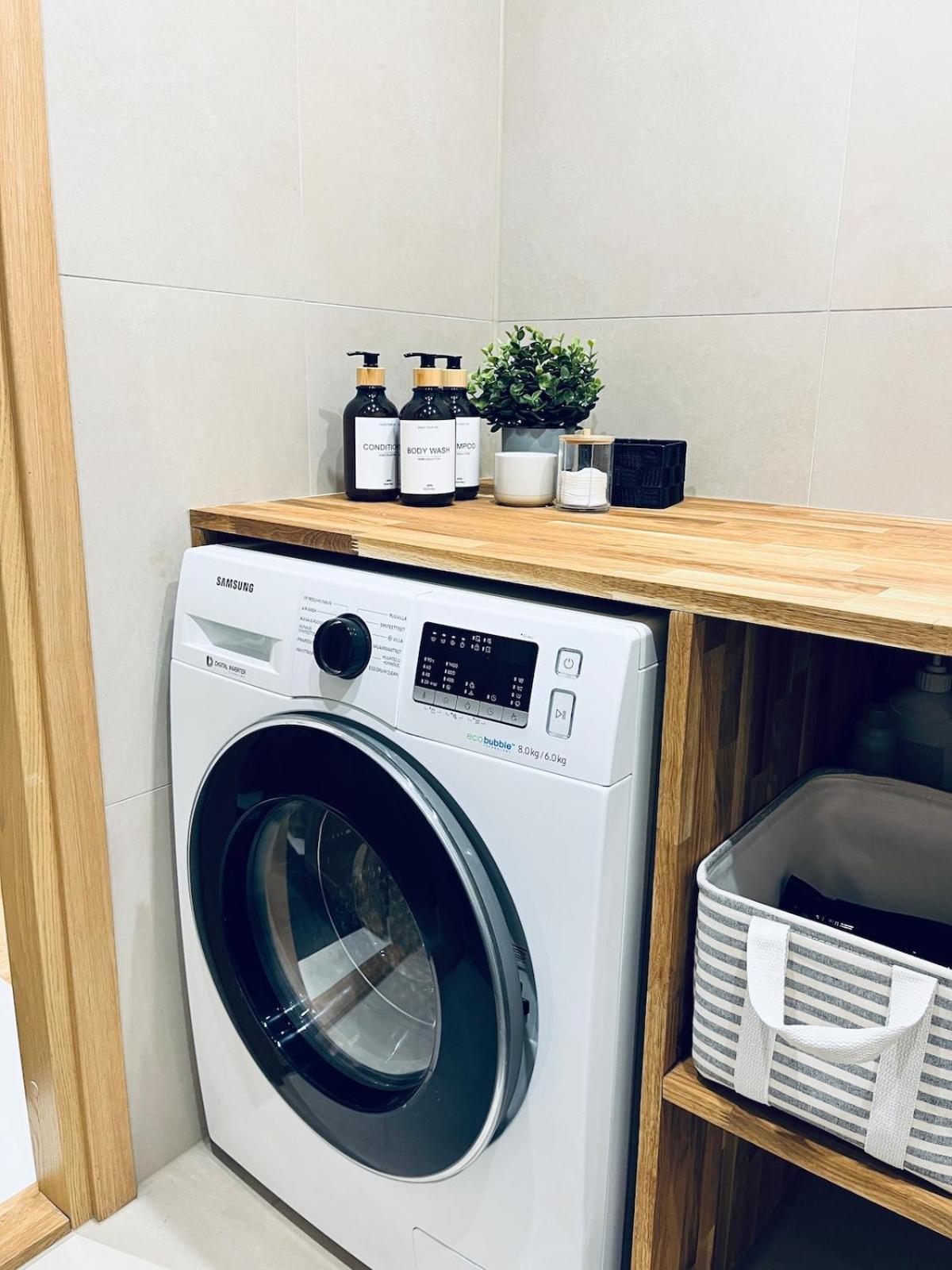 Modern Apartment *